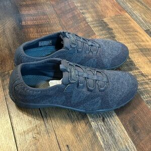 Skechers slip on sneakers with memory foam size 6.5
